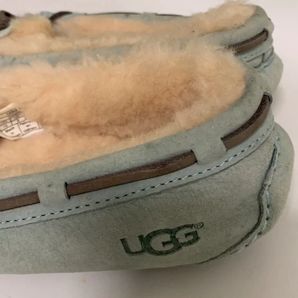 Women’s size 10 Ugg slippers - Picture 3 of 5